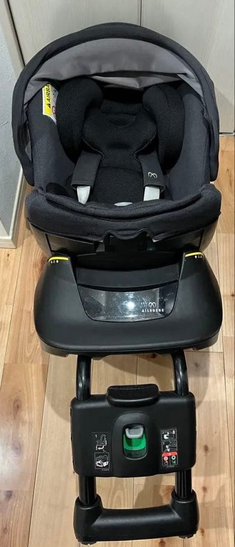 グレー チャイルドシート　エールべべ　クルットNT2