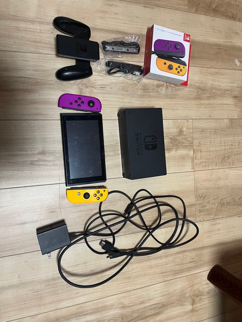 ひ*ぎ様 Nintendo Switch 本体 黄/紫 Joy-Con付き