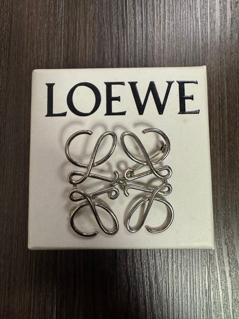 LOEWE ロエベ　ブローチ　シルバー