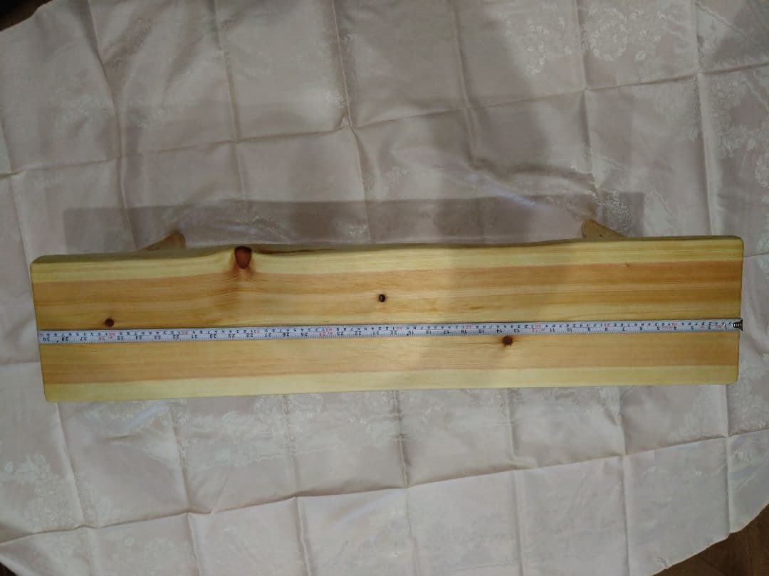 檜のベンチ（71）樹齢約70年、檜の原木の模様、年輪が綺麗に出ております