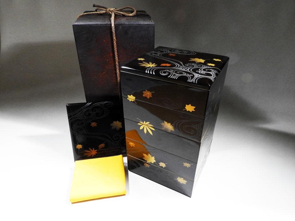 ●五段重 重箱 流水紅葉楓蒔絵 時代 木製漆器 美品 明治 箱付 高さ38㎝
