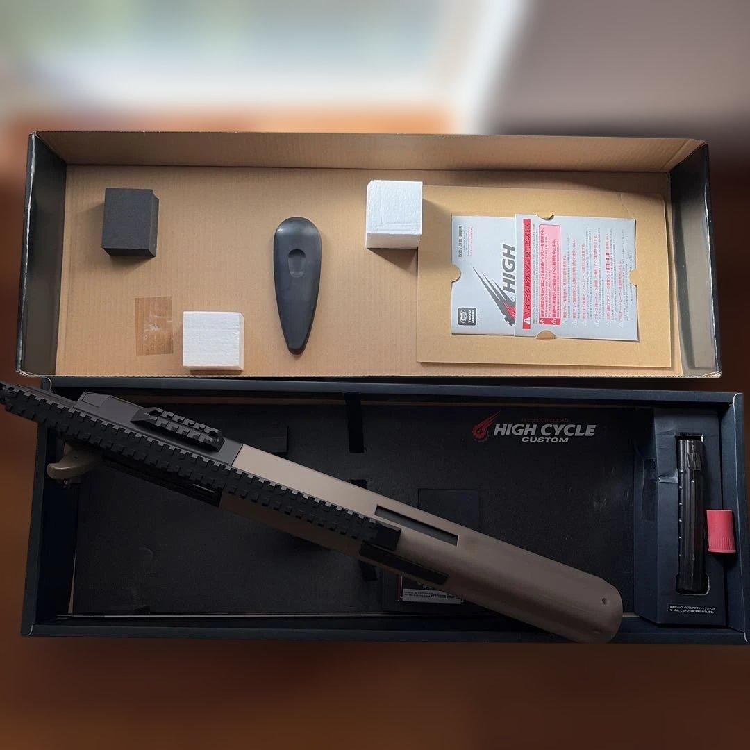 東京マルイ STEYR AUG タンカラー