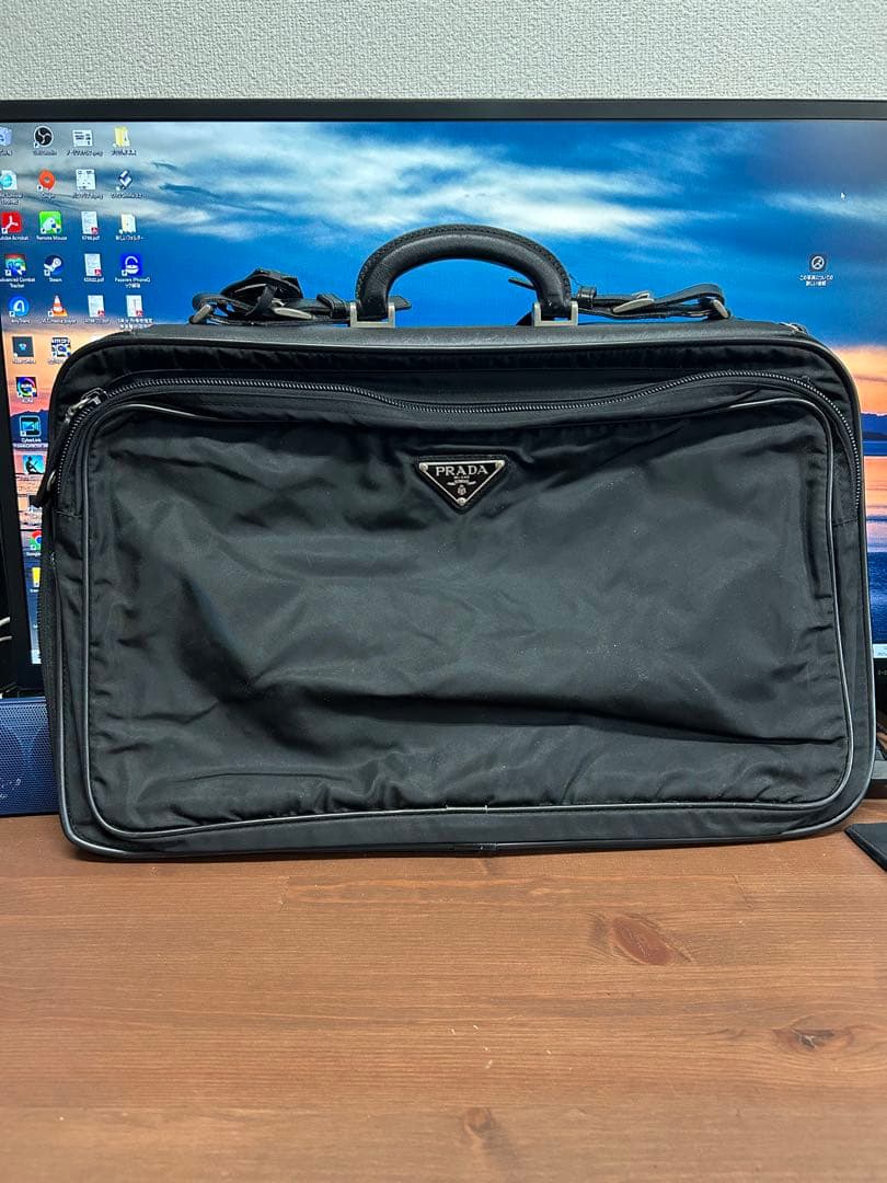 PRADA ブラック ガーメントバッグ