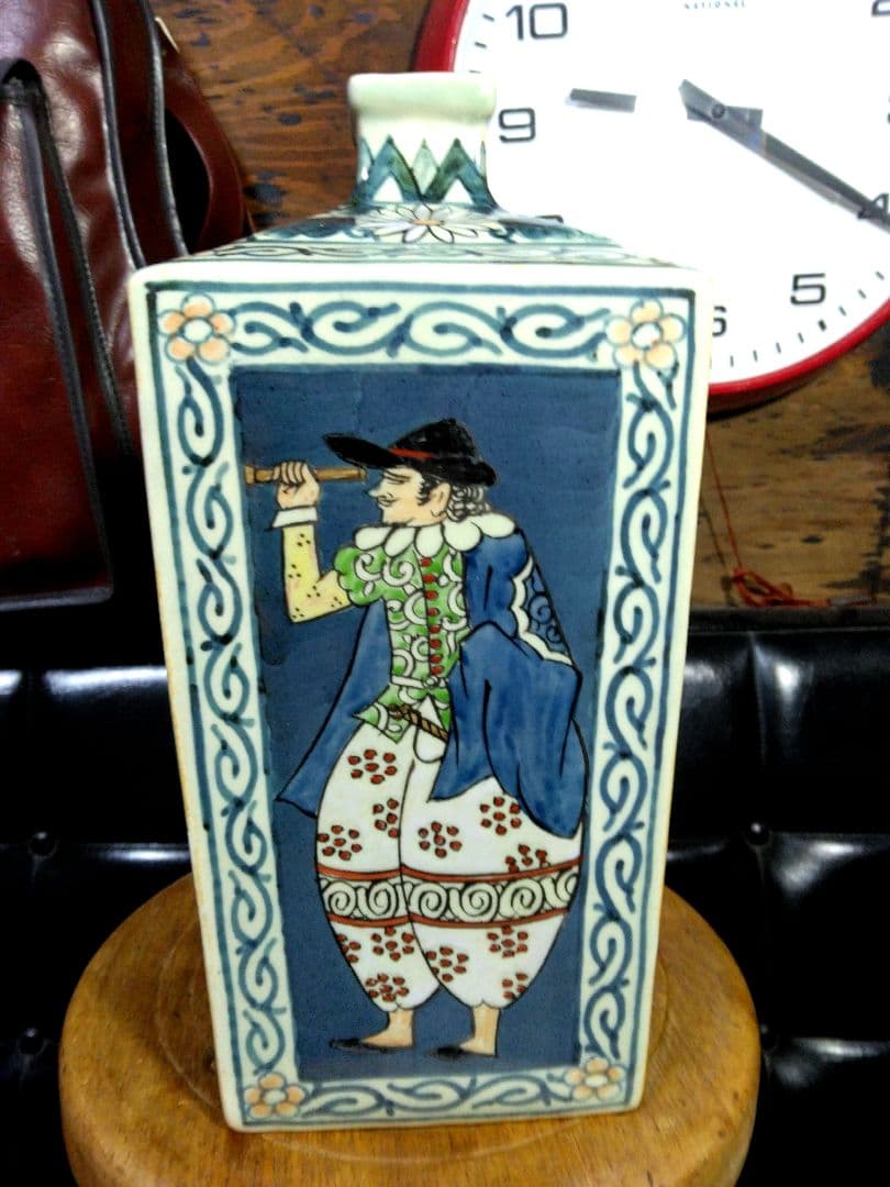 希少　有田焼　円左エ門　染錦色絵　南蛮人図　角瓶　花瓶　飾物　陶器　窯　サイン