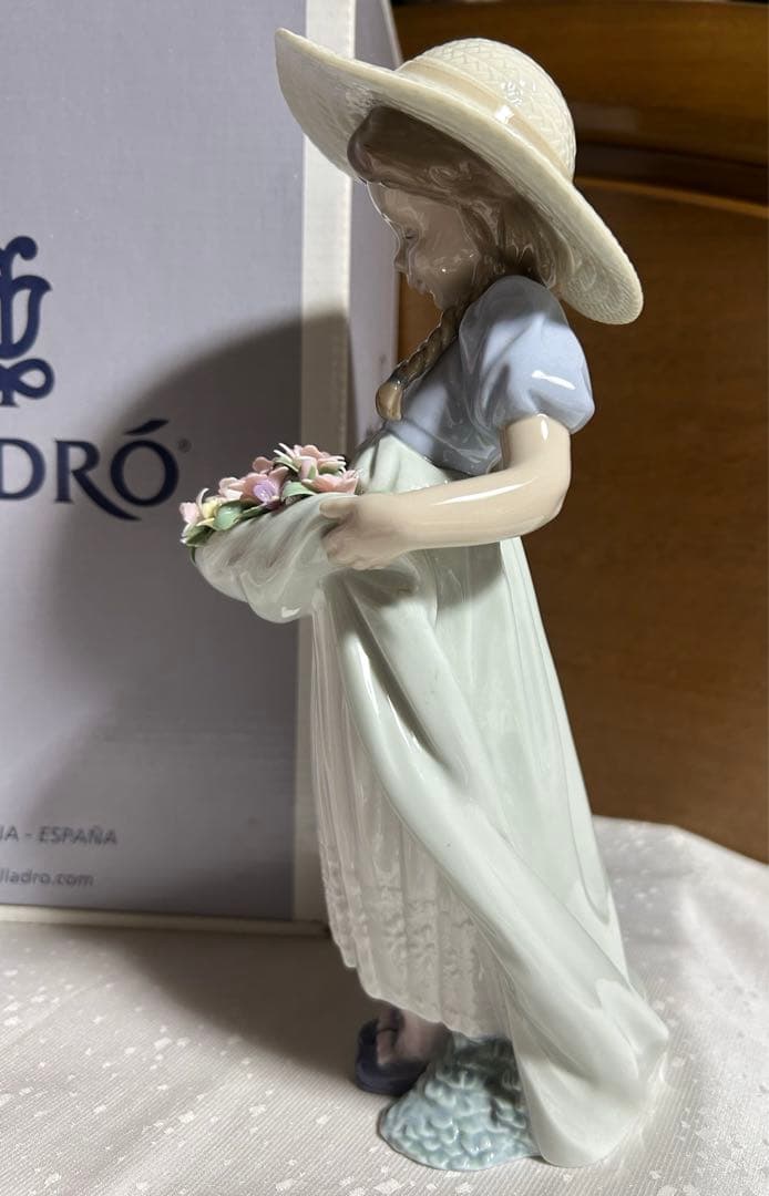 専用品です。Lladro 少女像 陶器製 約23cm 元箱付き