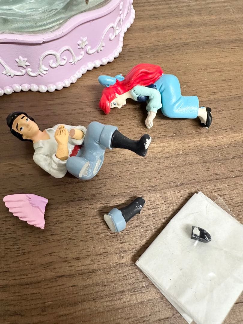 リトルマーメイド アリエル & エリック キスザガール LED フィギュア