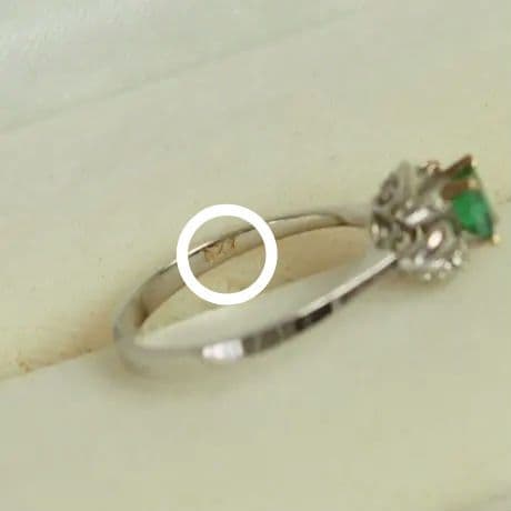 セ*E様 エメラルドリング K18 WG 指輪