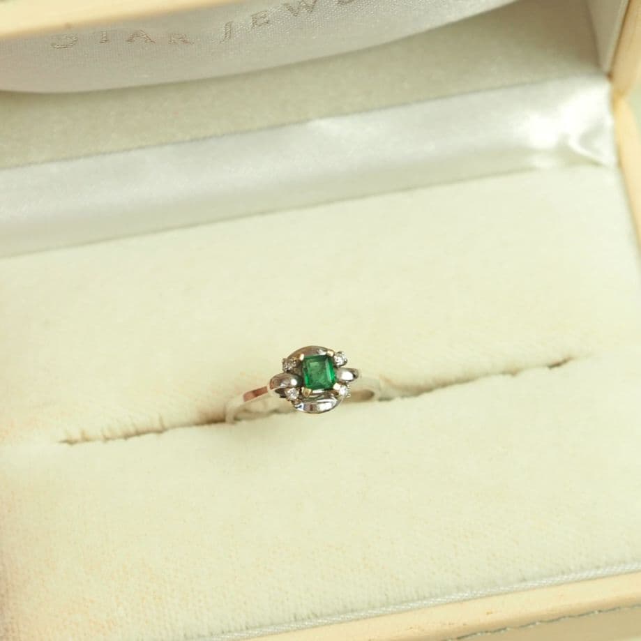 セ*E様 エメラルドリング K18 WG 指輪