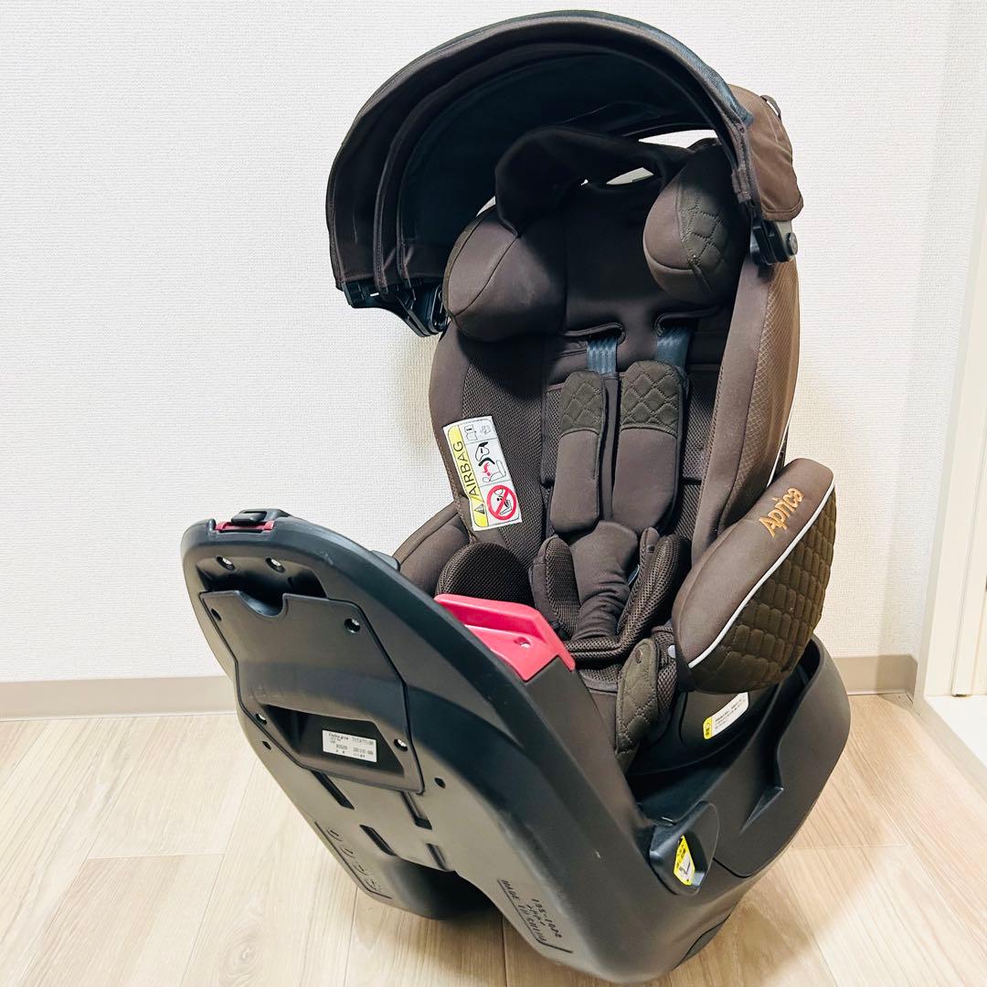 極美品 アップリカ フラディア グロウ シートベルト固定式 チャイルドシート