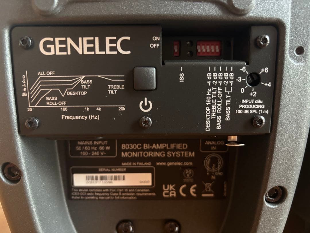 GENELEC 8030C バイアンプ式モニタースピーカー