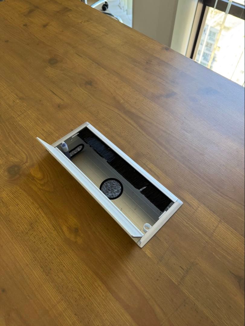 メティオ　配線ボックス付きミーティングテーブル　幅180 オフィスコム