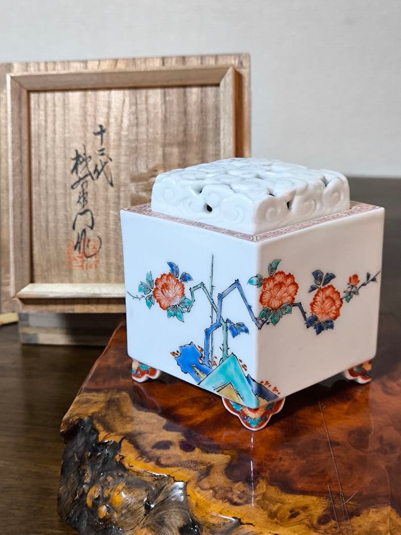 十二代　酒井田柿右衛門　牡丹紋様香炉　菱形香炉　共箱