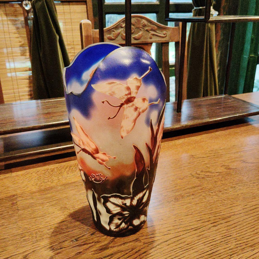 手描きガラス花瓶 蝶と木の葉