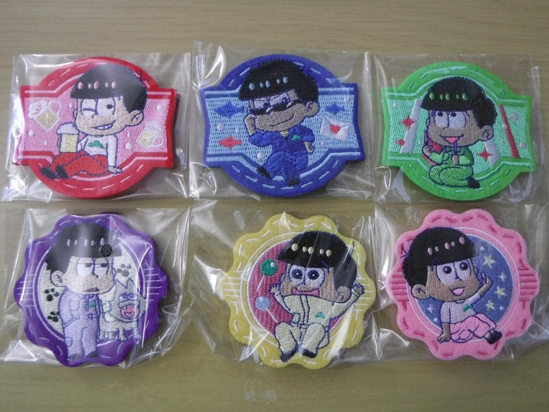 おそ松さん　グッズ　BOX９点セット　缶バッジ・マスコット・ラバーキーホルダー他