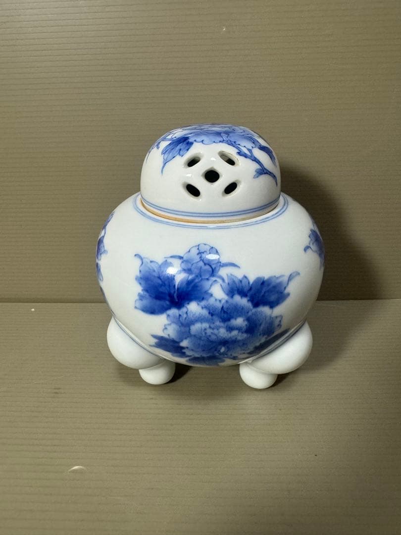 2156 平戸祐祥　染付花草　三足香炉