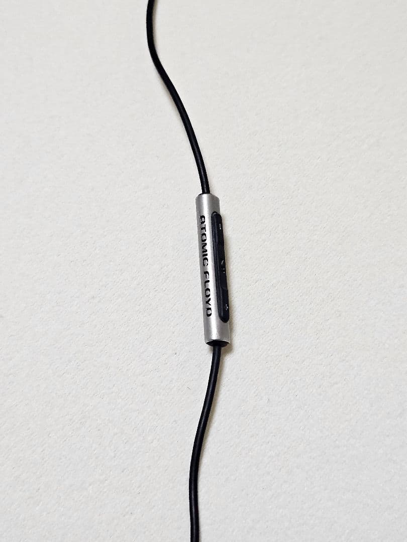 イヤホン Atomic Floyd SuperDarts Titanium