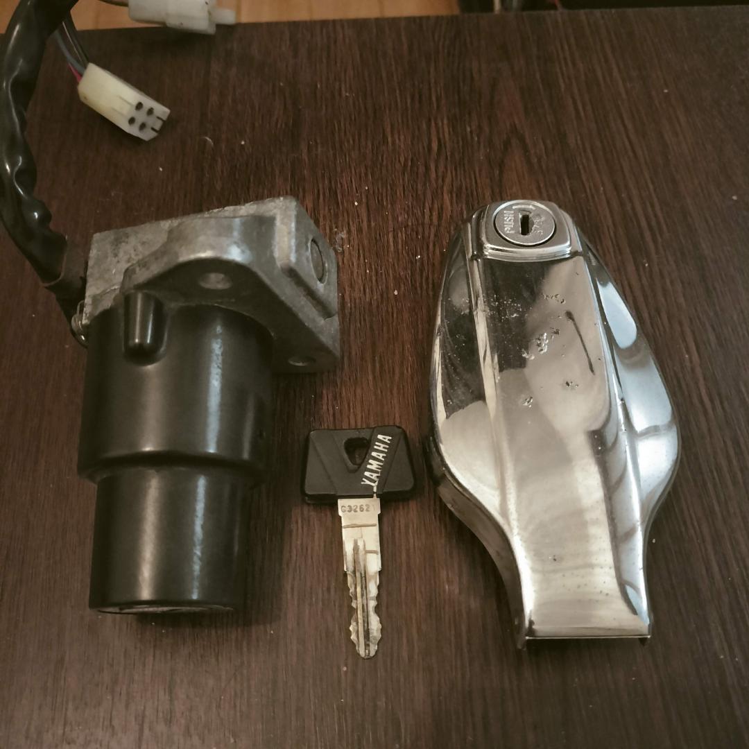 SR400 初期型タンクキャップ キーシリンダーセット