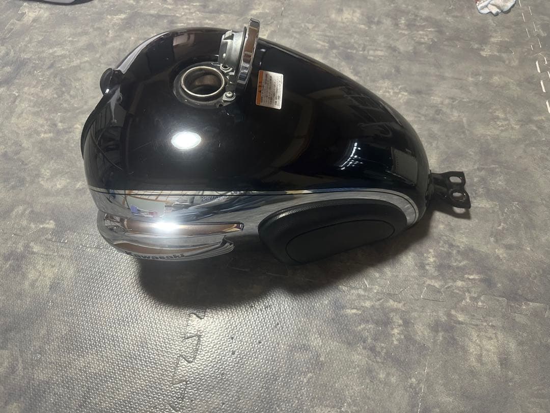 w650 純正タンク