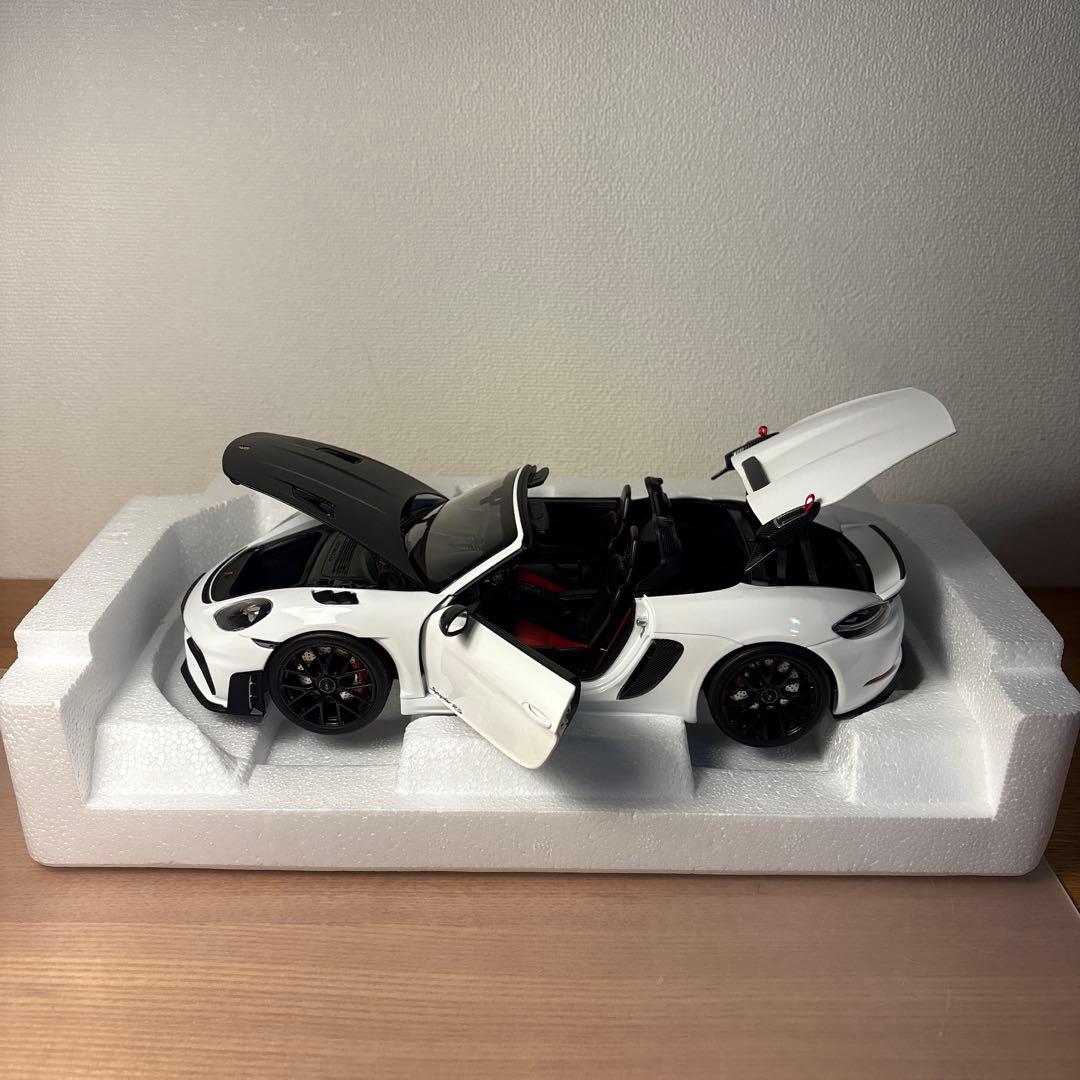 ノレブ ポルシェ　718 スパイダー RS 1/18 ミニカー ホワイト