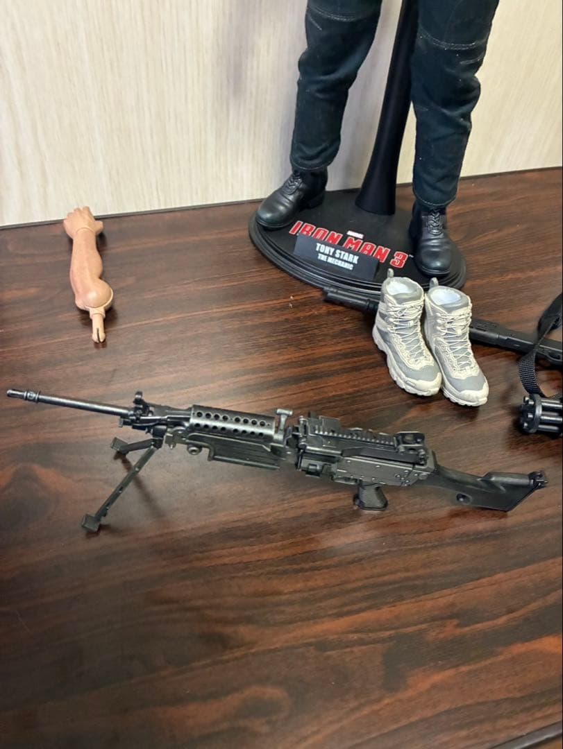 2025/12/1までkenta ホットトイズ ターミネーター t800