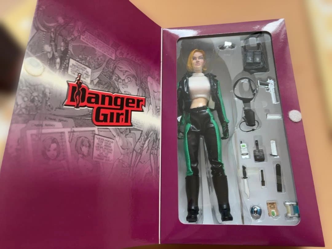 DRAGON　デンジャーガール　フィギュア　２体セット