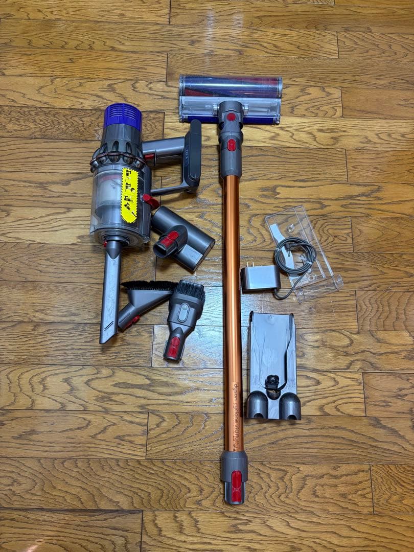 年末割引　Dyson cyclone v10 本体と付属品フルセット　送料込み