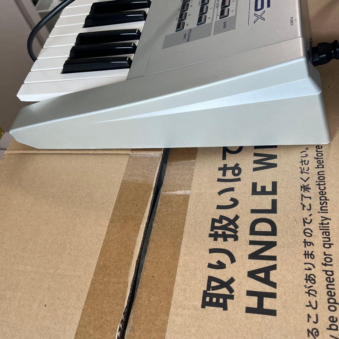 YAMAHA CS6X シンセサイザー 61鍵　中古ジャンクにて