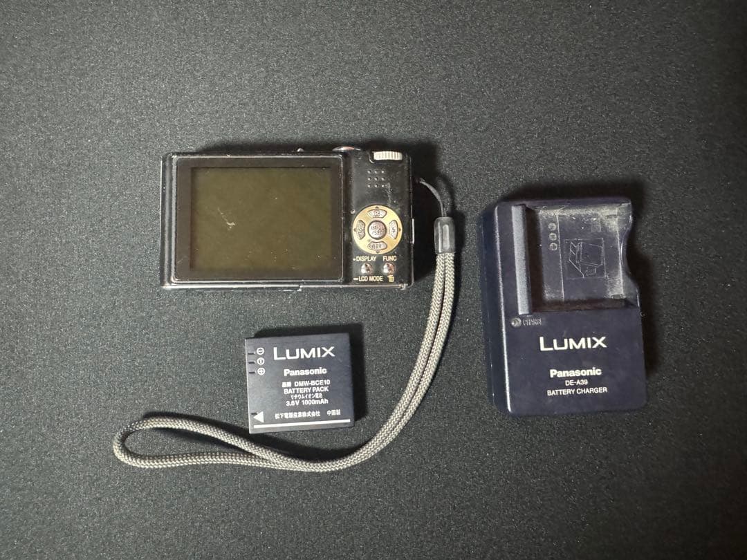 LUMIX コンパクトデジタルカメラ 本体と充電器付き
