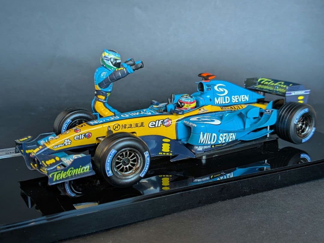 ホットウィール 1/18 ルノー R25 アロンソ 2005 チャンピオン