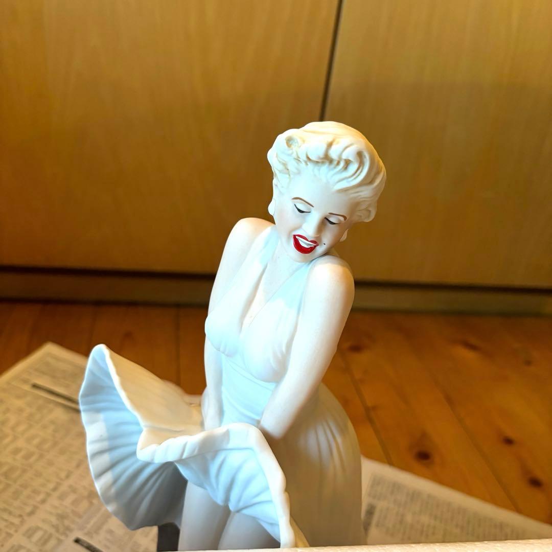 美品 マリリンモンロー「七年目の浮気」陶器ボトル バーボン ウイスキー 未開栓@