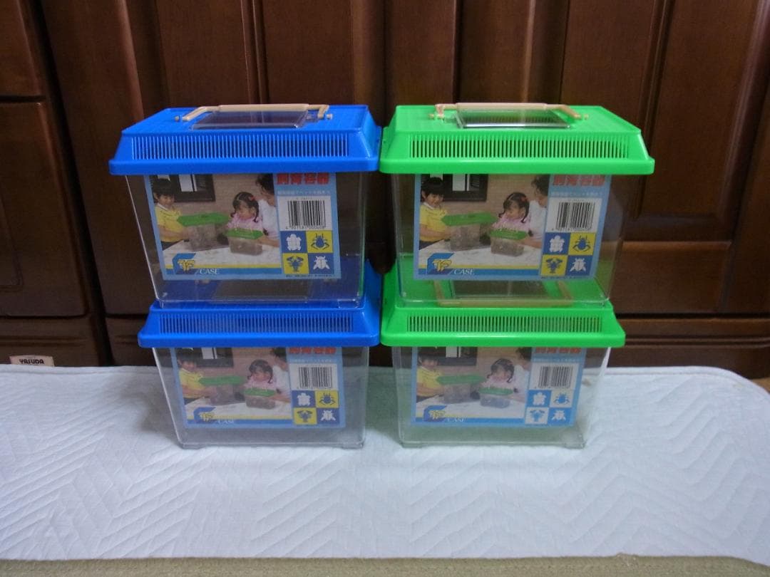 コバエシャッター中１０個（中古）その他虫カゴ１０個、幼虫用飼育ボトル９本（中古）