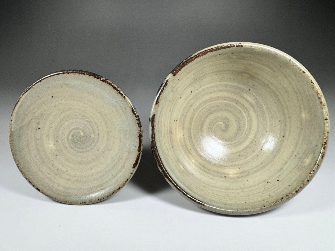 人間国宝 島岡達三 作 象嵌赤絵草花文夫婦飯碗 共箱 象嵌 赤絵 夫婦 茶碗