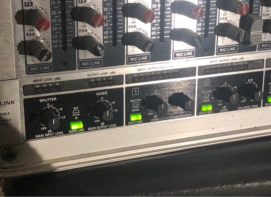 BEHRINGER MX882 スプリッター / ミキサー