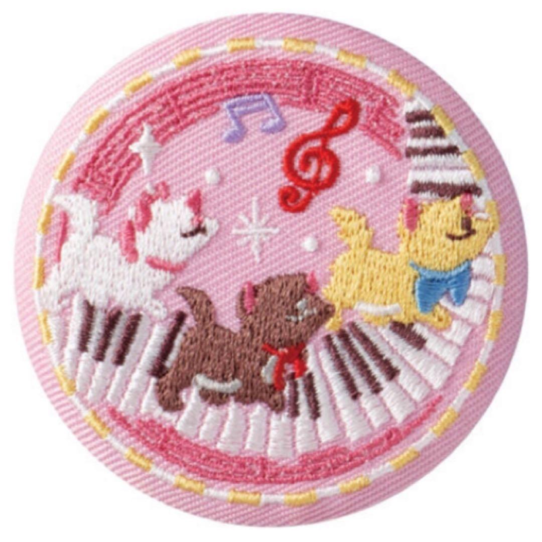 Disney Characters【おしゃれキャット】刺繍缶バッジ★ビスケット2