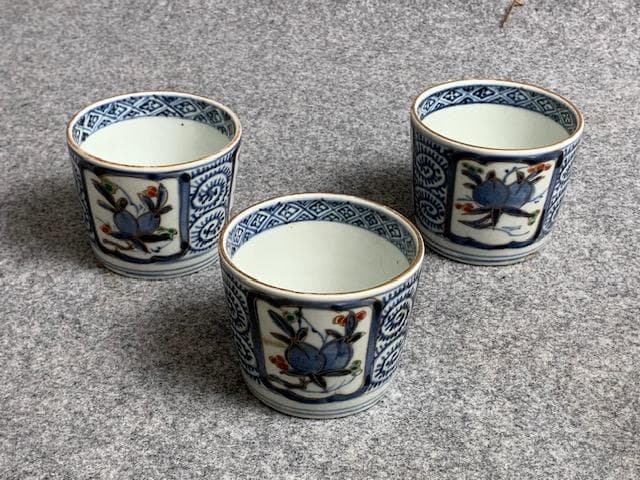 古伊万里 窓絵 染付 たこ唐草模様 猪口 3個 [B22196]