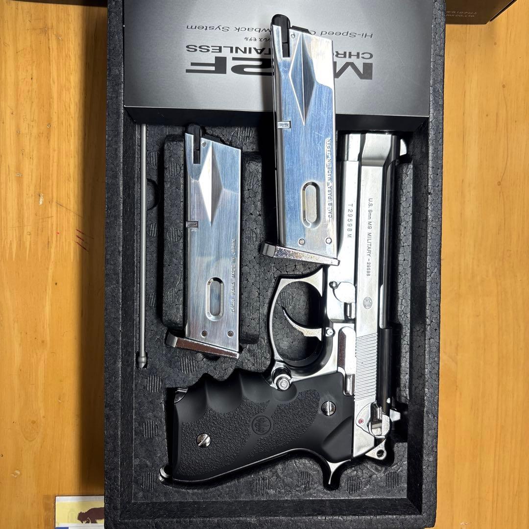 東京マルイ M92F クロムステンレス ガスガン　予備マガジン一個付属