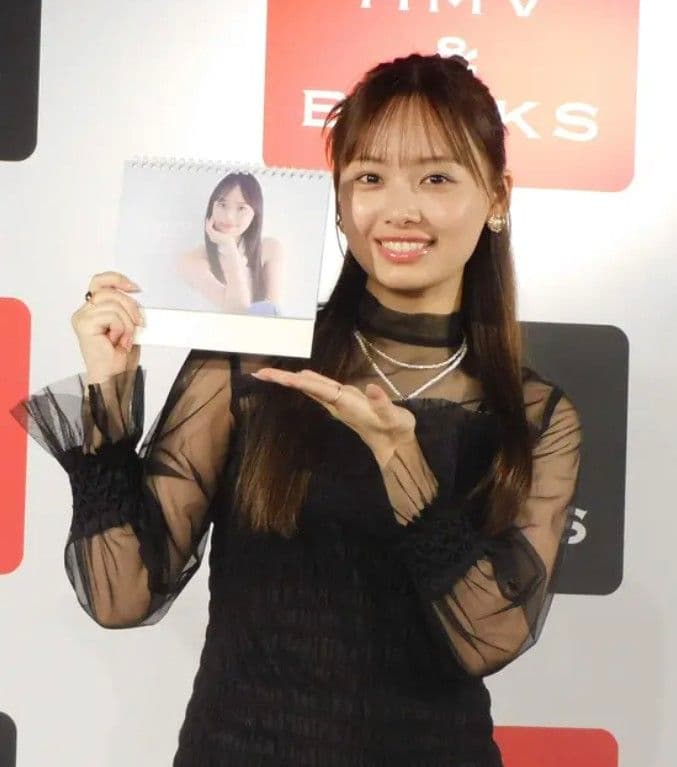 【直筆サイン入りカレンダー2種】濱岸ひよりさん2026年壁掛卓上 日向坂46