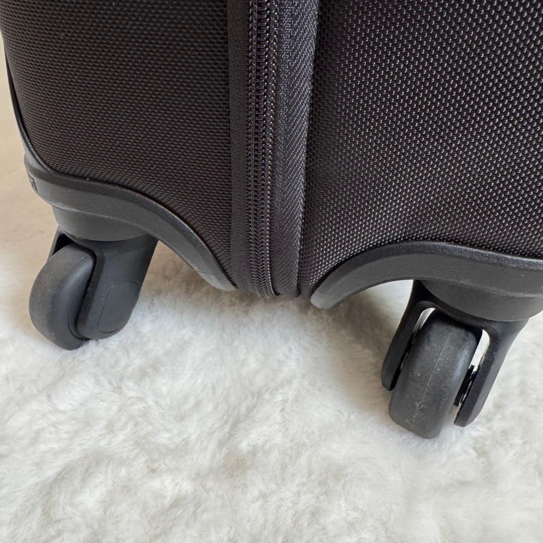 美品　TUMI コンパクト　4ウィール　キャリーケース　黒　出張　ビジネス