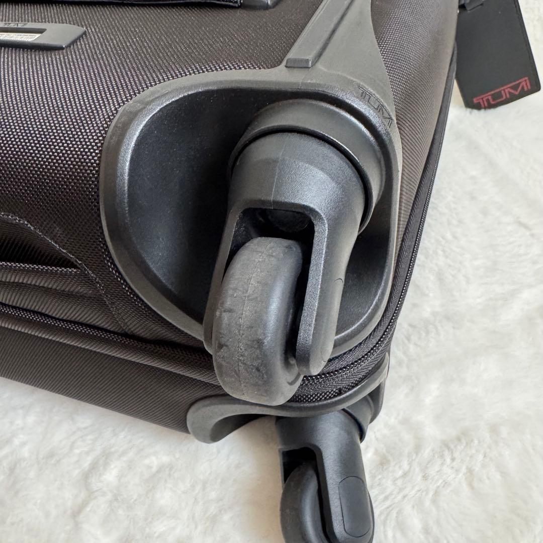 美品　TUMI コンパクト　4ウィール　キャリーケース　黒　出張　ビジネス