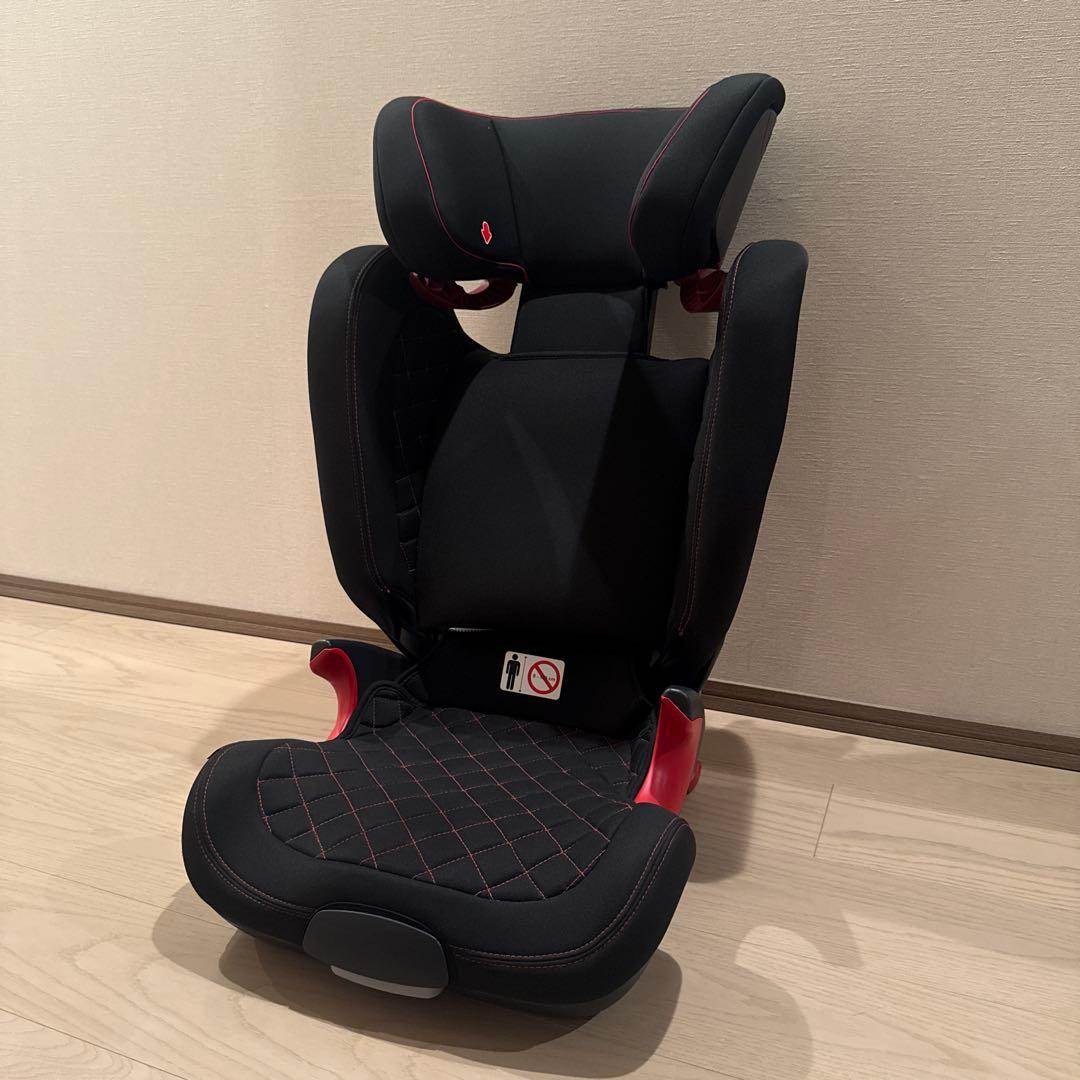 Audi ジュニアシート 黒 赤