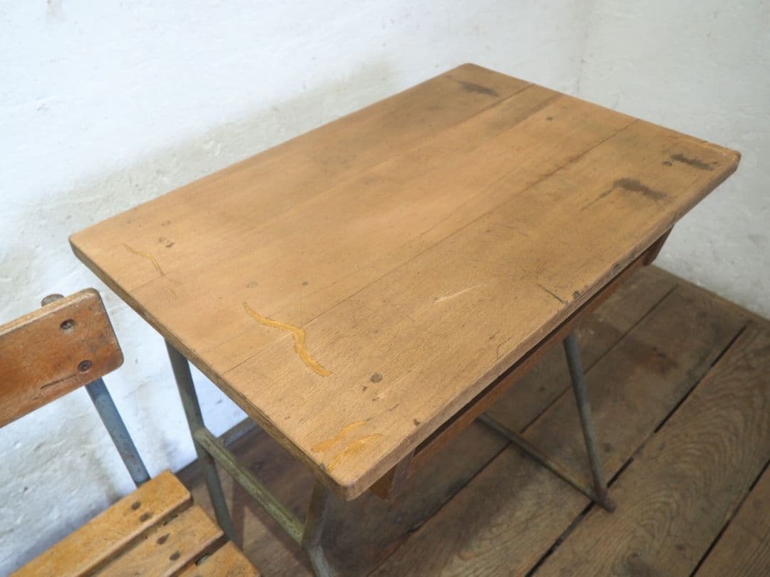 1241　ヴィンテージ　古い木と鉄のテーブルとイスのセット　机　デスク　レトロ