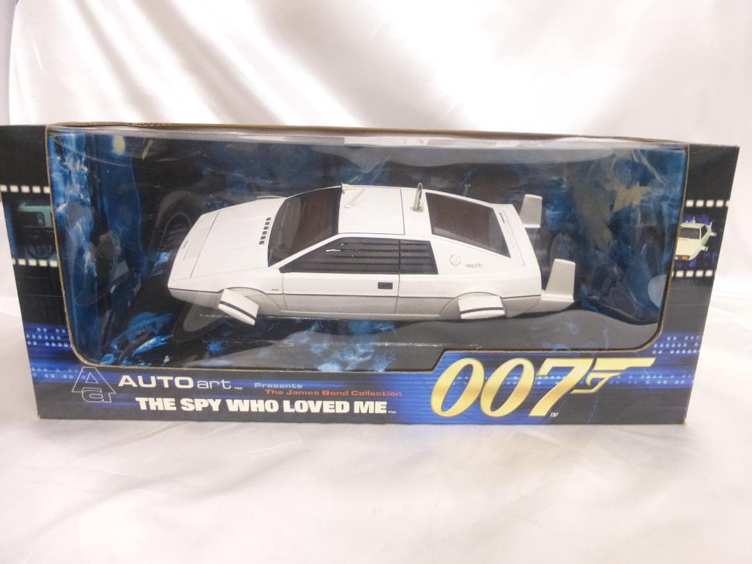 1/18 オートアート　ロータス エスプリ 007 私を愛したスパイ サブマリン