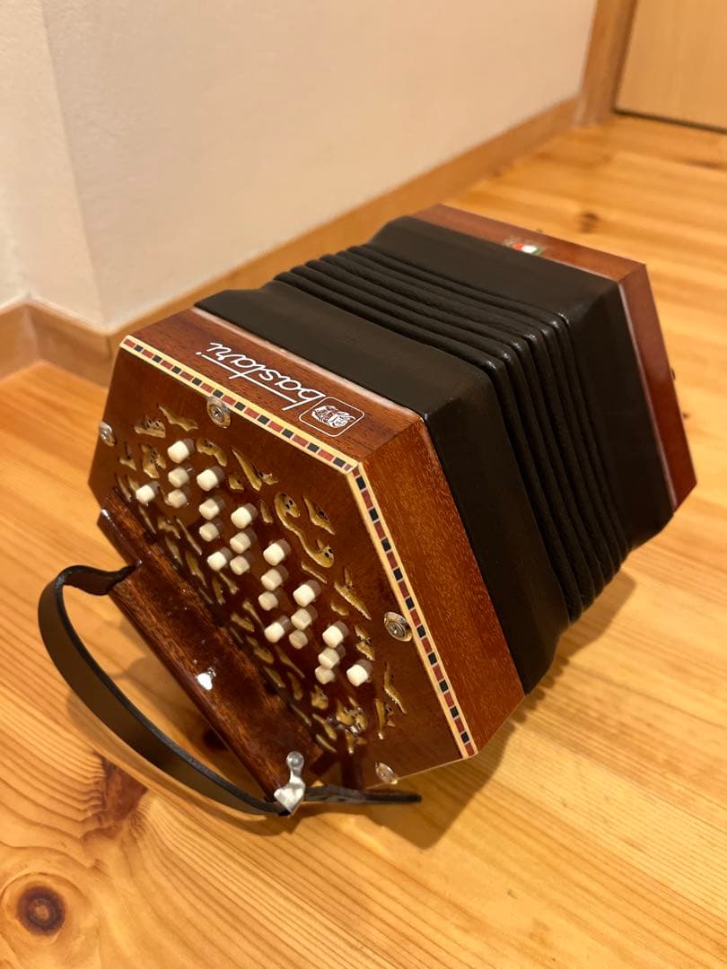 40ボタン　コンサーティーナ 木製 六角形