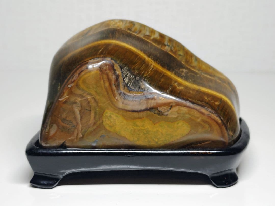 タイガーアイ 686g 虎目石 原石 鑑賞石 自然石 誕生石 鉱物 鉱石 水石