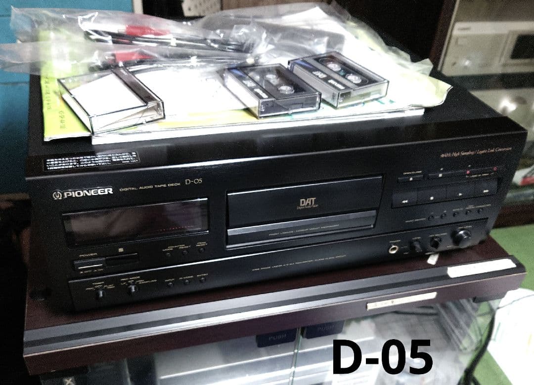 Pioneer D-05 DATデッキ（ジャンク）テープ2本付き。
