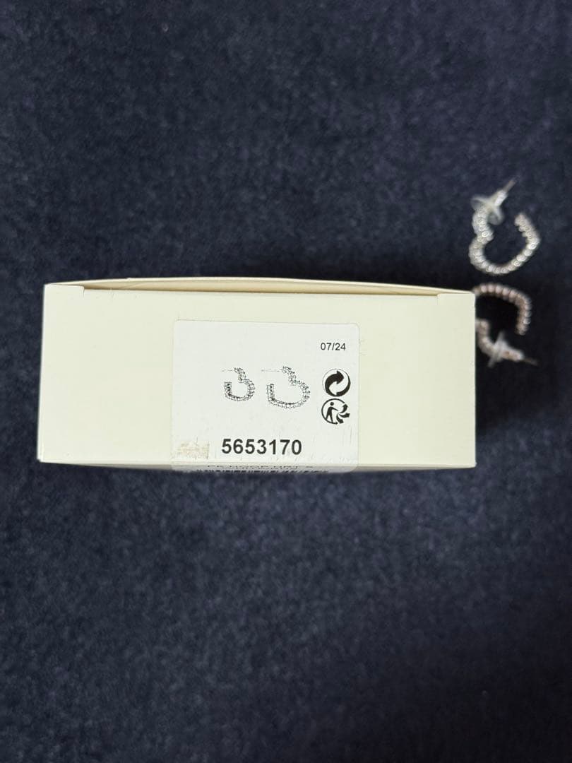 【バビ】SWAROVSKIピアス 箱無し