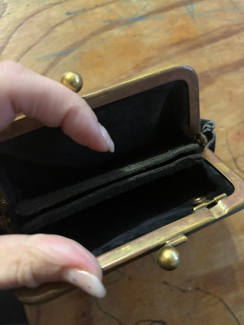 お値下げ依頼のためお値下げ！n25 カバの革。ブラックレザー がま口財布