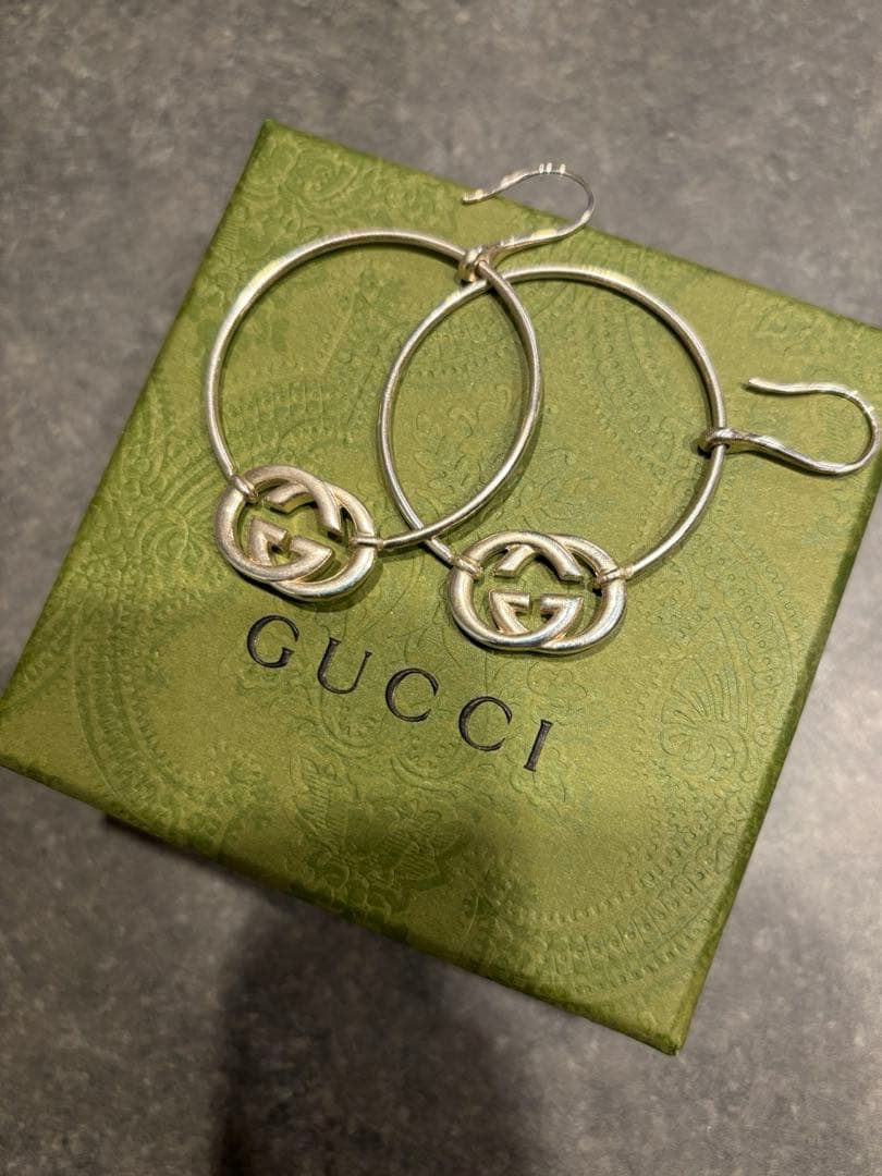 GUCCI♡シルバー ロゴ フープピアス