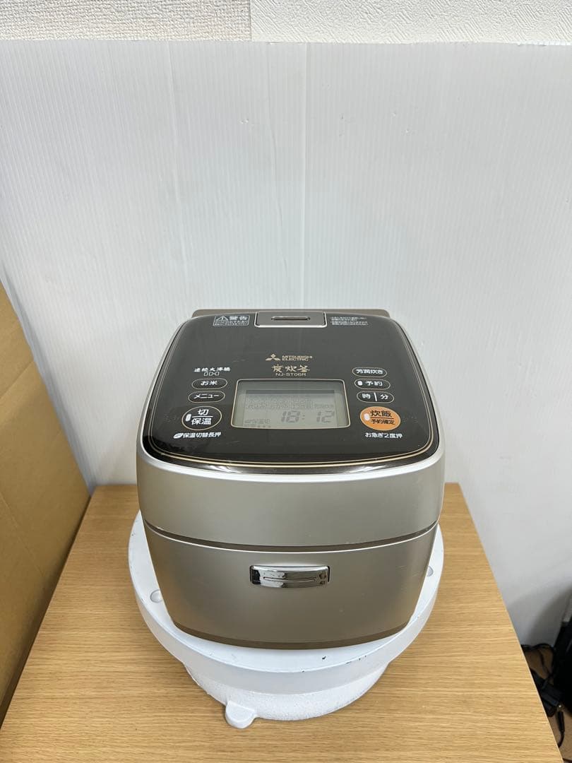 三菱IH炊飯器 5.5合（型番：NJ-ST06R-N）2016年製