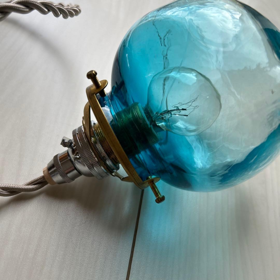 安土草多　青いガラス ペンダントライト　電球とコード付き